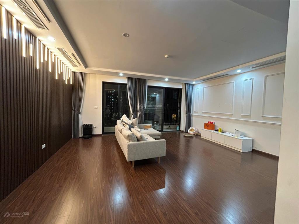 Cho thuê căn hộ vip 4 ngủ 137m2, cực đẹp với giá siêu tốt tại roman plaza tố hữu  0965 179 ***