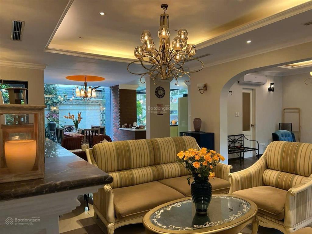 Bán biệt thự ciputra giá tốt 180m2, mt 9m, 4 tầng, đường 30m vỉa hè rộng, nội thất mới đẹp, ở luôn