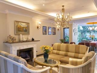 Bán biệt thự ciputra giá tốt 180m2, mt 9m, 4 tầng, đường 30m vỉa hè rộng, nội thất mới đẹp, ở luôn