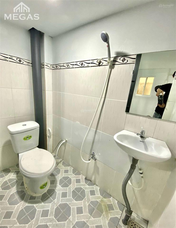Trọ gác cao 2 mét gần vòng xoay phú lâm có chi phí rẻ