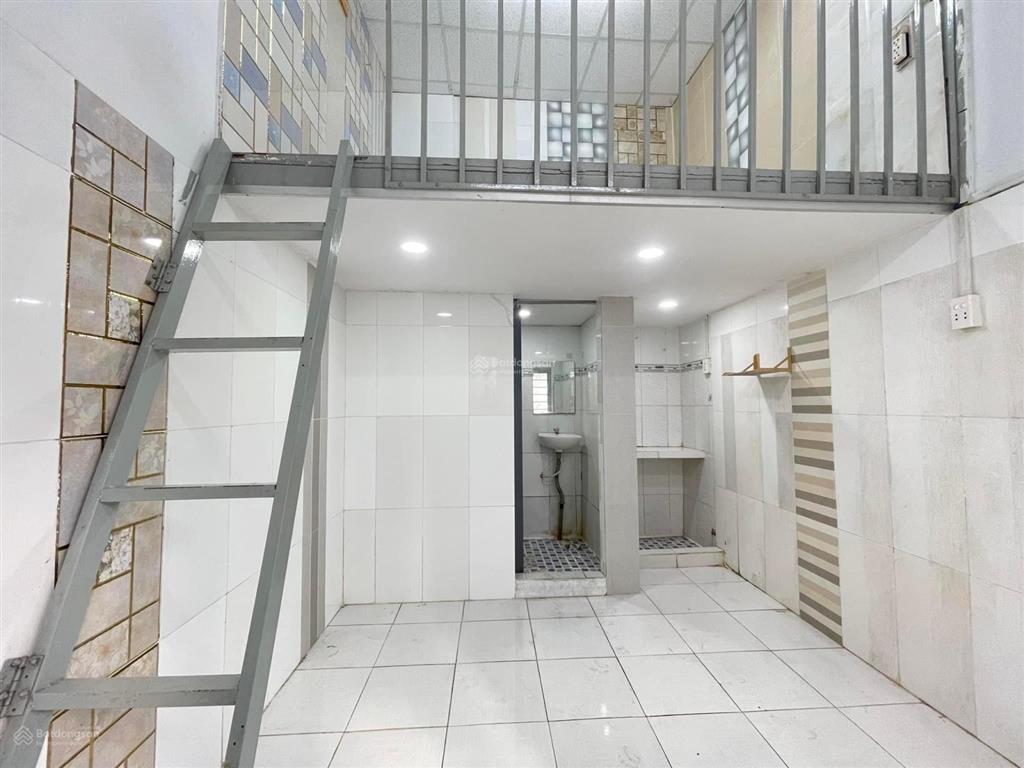 Trọ gác cao 2 mét gần vòng xoay phú lâm có chi phí rẻ