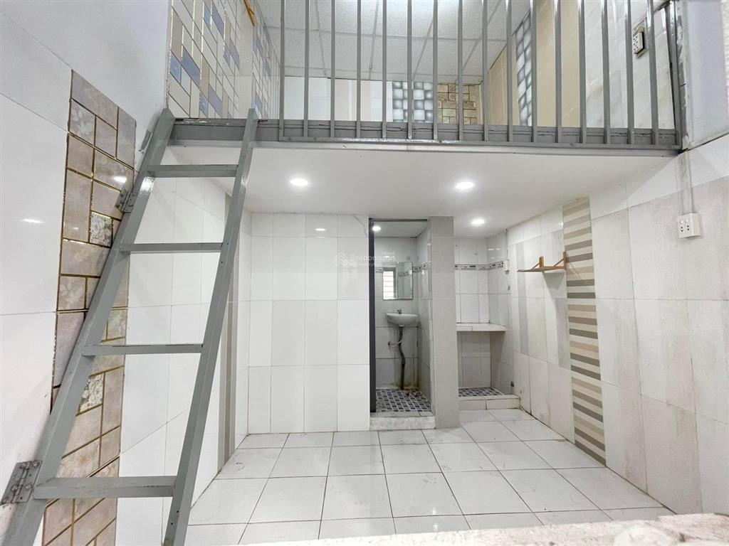 Trọ gác cao 2 mét gần vòng xoay phú lâm có chi phí rẻ