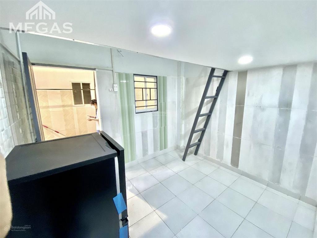  phòng trọ gác cao 2 mét, phòng trống, dịch vụ đầy đủ, gần bà hom ngay tỉnh lộ 10