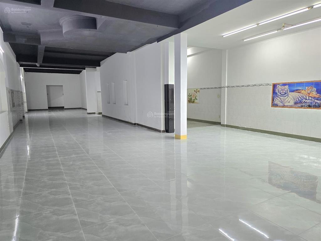 Chủ nhà cho thuê nhà mt cách mạng tháng 8, có điện 3 pha, dt 8x50m, xd 8x21m, 2 lầu, gần coopmart