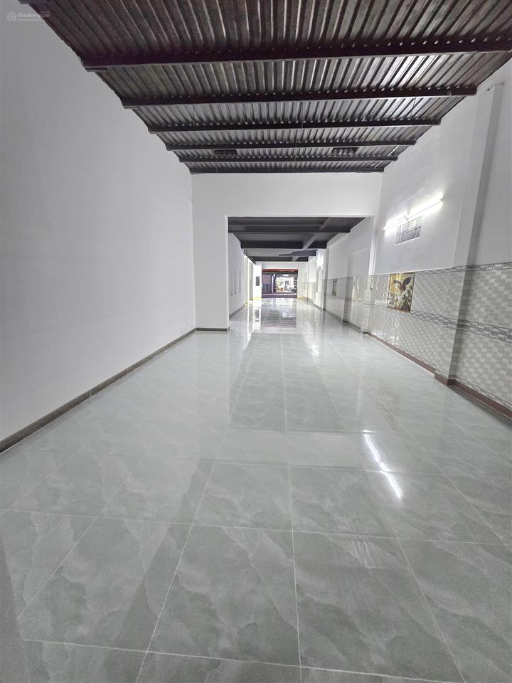 Chính chủ, cho thuê nhà 956 cách mạng tháng 8, dt 3x50m, dtxd 3x21m, 1t 2l, trung tâm thủ dầu một