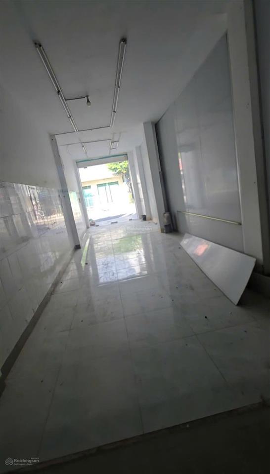 Chính chủ, cho thuê nhà 956 cách mạng tháng 8, dt 3x50m, xd 3x21m, 1t 2l 3wc, trung tâm chánh nghĩa