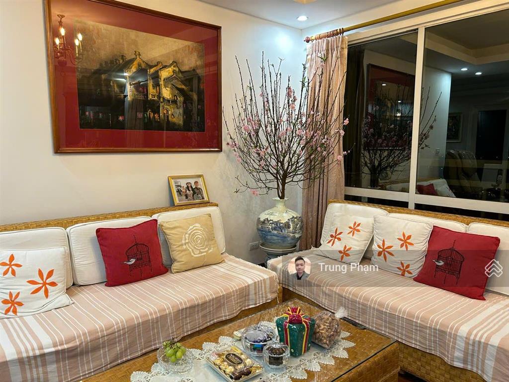 Bán gấp căn góc 4pn  150m2 tòa g2 ciputra, tầng trung view hồ tây, ban công đông nam full nội thất