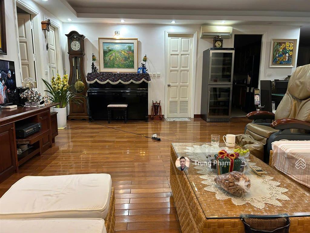 Bán gấp căn góc 4pn  150m2 tòa g2 ciputra, tầng trung view hồ tây, ban công đông nam full nội thất