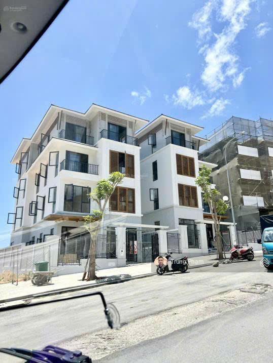 Bán biệt thự đơn lập vịnh mây cao độ sườn đồi view biển, dt 260350m2, ck 13%/năm, voucher 30%