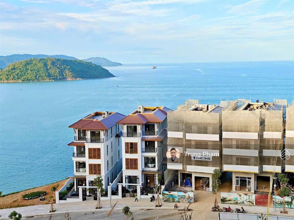 Bán biệt thự đơn lập vịnh mây cao độ sườn đồi view biển, dt 260350m2, ck 13%/năm, voucher 30%