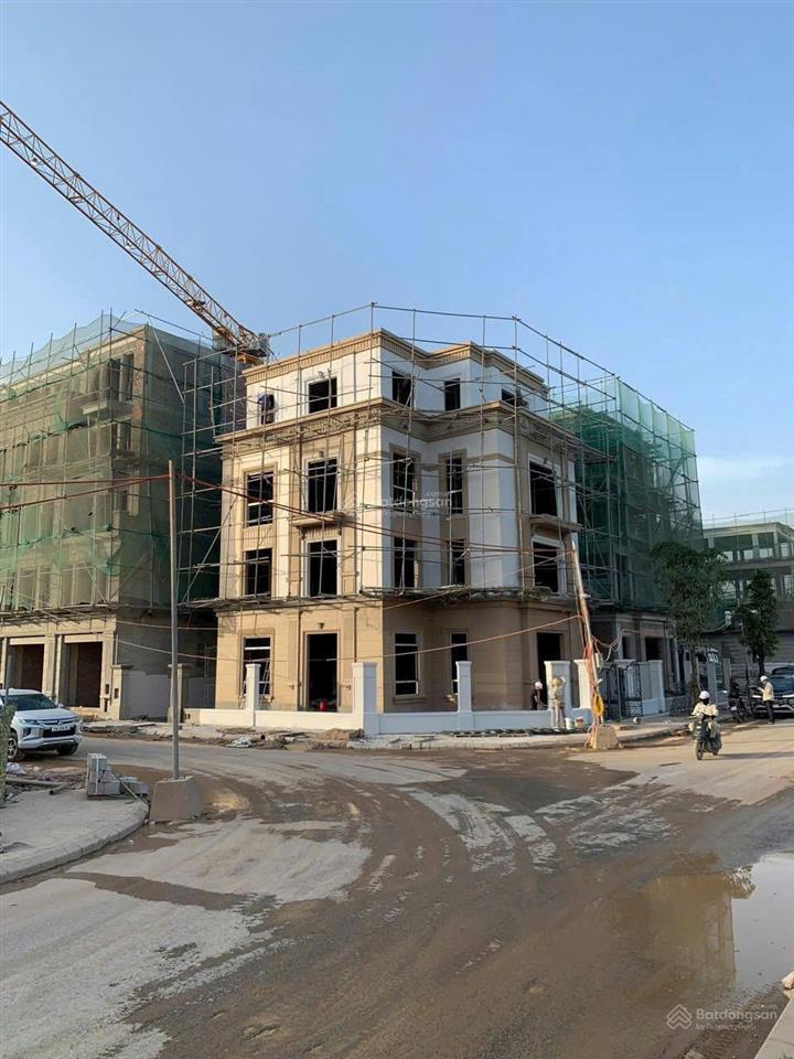Bán thiên nga xẻ khe 75m2 cạnh hồ 32ha giá chỉ 25 tỷ vinhomes cổ loa