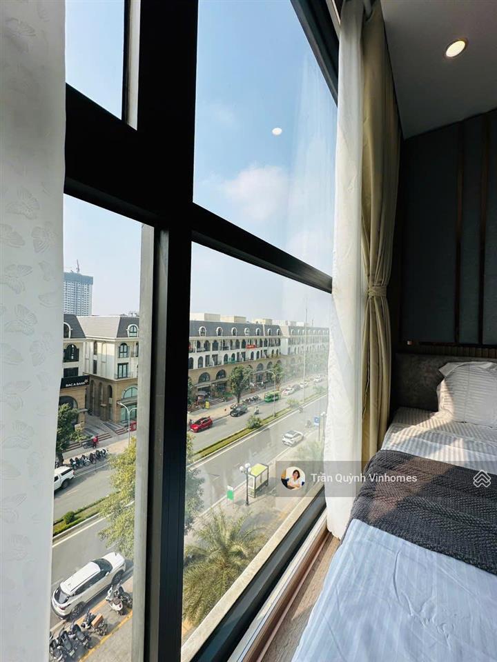 Bán căn hộ 1pn+ căn to 52m² full đồ nội thất cao cấp tòa mới nhất, view tây nam gần bến bus