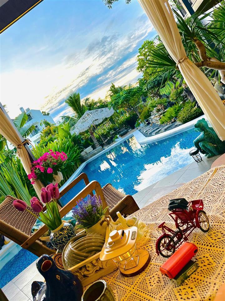 Bán đất tặng biệt thự hồ bơi khu dân cư bộ công an nhà bè, đường 16m, 15,5m x 19,5m, full nội thất