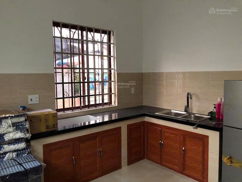 Cho thuê nhà nguyên căn, mặt tiền 7,5 m, đường thông 5 m. thích hợp làm công ty kết hợp ở