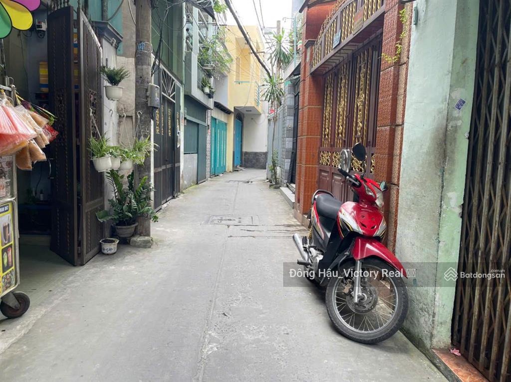 Bán nhà mới 958/lạc long quân  dt 35m²  1 trệt 2 lầu  giá 5.7 tỷ tl