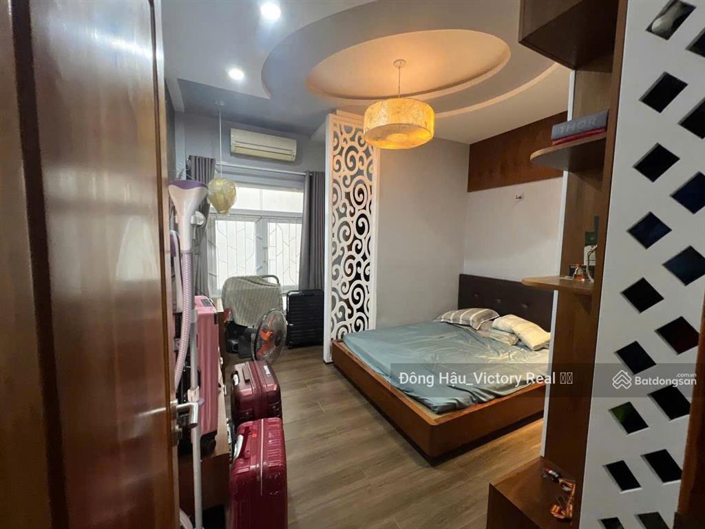 Bán nhà mới nguyễn hồng đào  dt 4 x 17  5 tầng  bàu cát  giá chỉ 9.8 tỷ tl