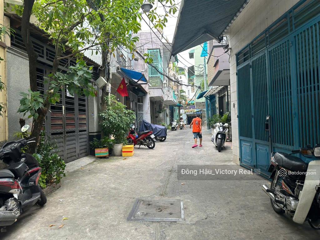 Nhà nguyên căn lạc long quân  dt 70m2  4pn  5 wc  4 tầng  giá 19 triệu/tháng