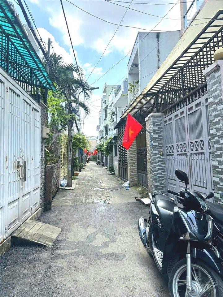 Nhà 2 lầu + sân thượng 68.1m2 hẻm xe hơi thông đường số 51, gần bờ kênh