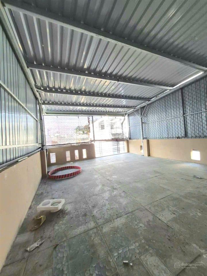 Nhà 2 lầu + sân thượng 68.1m2 hẻm xe hơi thông đường số 51, gần bờ kênh