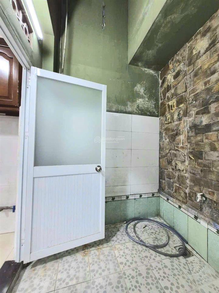 Nhà 2 lầu + sân thượng 68.1m2 hẻm xe hơi thông đường số 51, gần bờ kênh