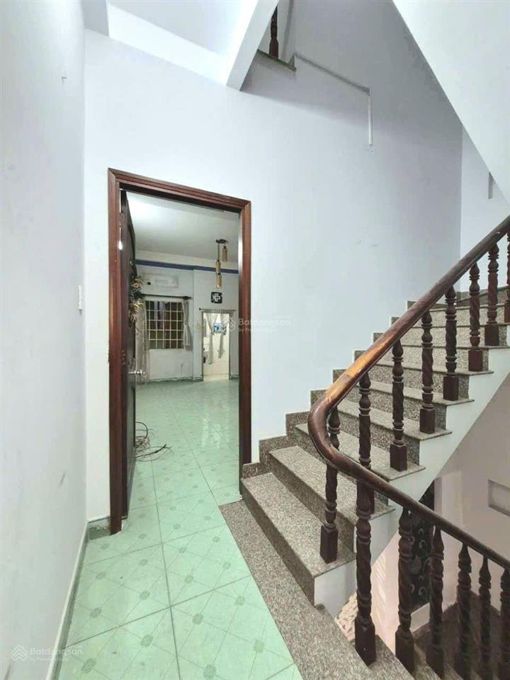 Nhà 2 lầu + sân thượng 68.1m2 hẻm xe hơi thông đường số 51, gần bờ kênh