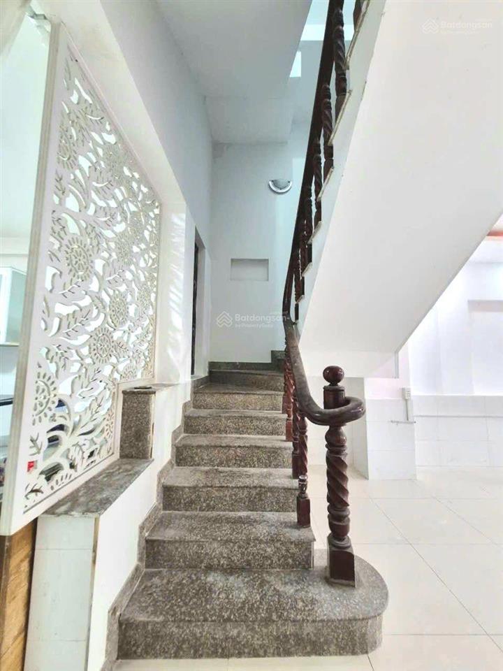 Nhà 2 lầu + sân thượng 68.1m2 hẻm xe hơi thông đường số 51, gần bờ kênh