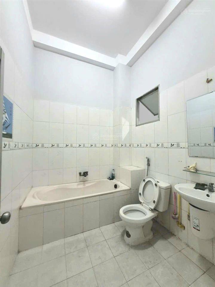Nhà 2 lầu + sân thượng 68.1m2 hẻm xe hơi thông đường số 51, gần bờ kênh