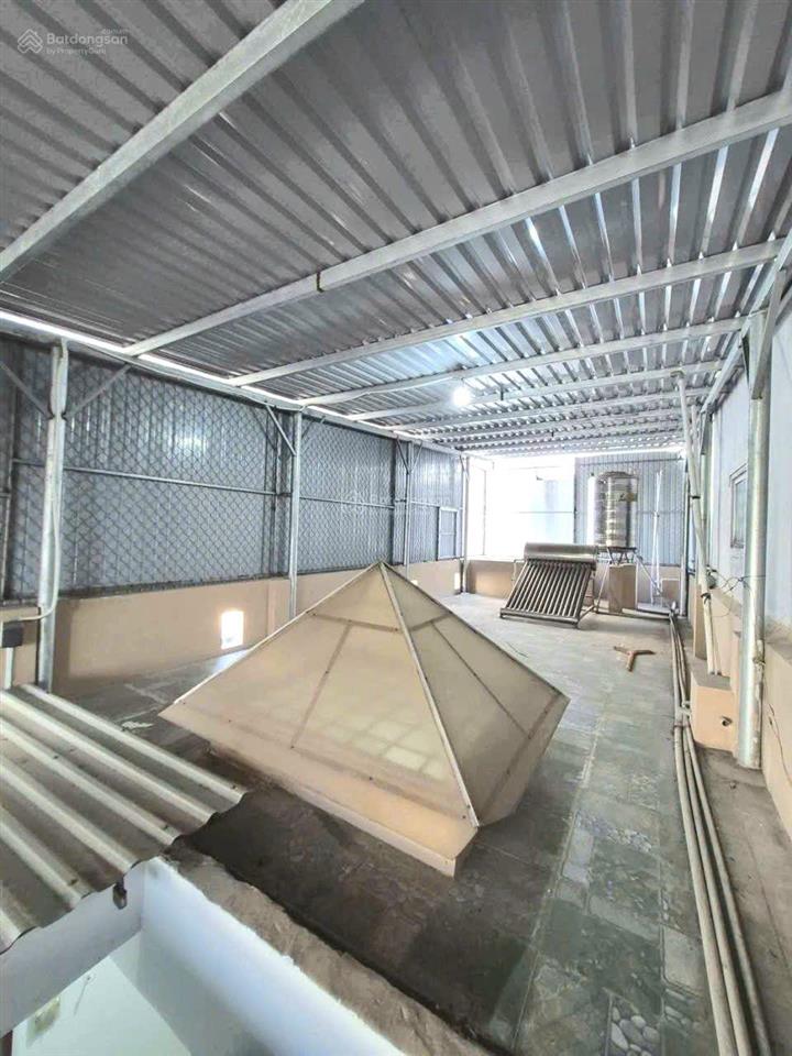 Nhà 2 lầu + sân thượng 68.1m2 hẻm xe hơi thông đường số 51, gần bờ kênh
