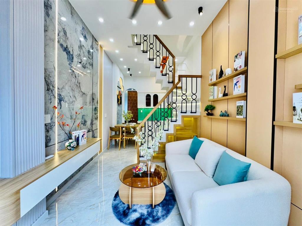 Nhà 2 lầu 24.7m2 hẻm xe hơi thông, ngay trục đường dương quảng hàm và nguyễn thái sơn