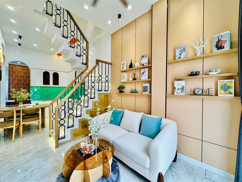 Nhà 2 lầu 24.7m2 hẻm xe hơi thông, ngay trục đường dương quảng hàm và nguyễn thái sơn