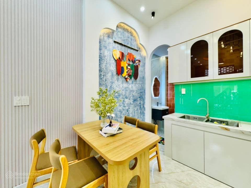 Nhà 2 lầu 24.7m2 hẻm xe hơi thông, ngay trục đường dương quảng hàm và nguyễn thái sơn