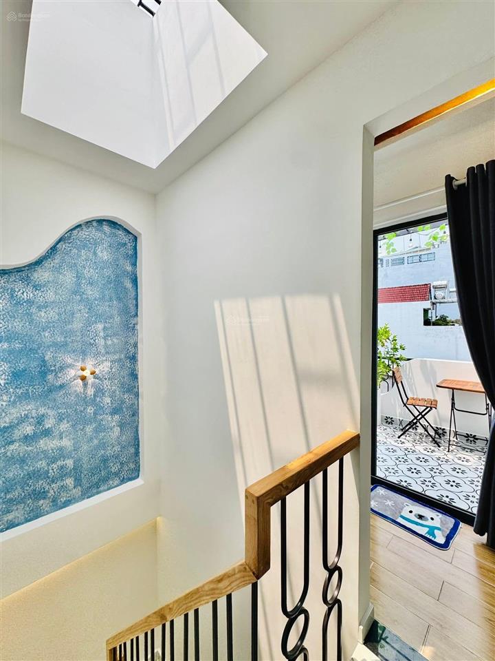 Nhà 2 lầu 24.7m2 hẻm xe hơi thông, ngay trục đường dương quảng hàm và nguyễn thái sơn