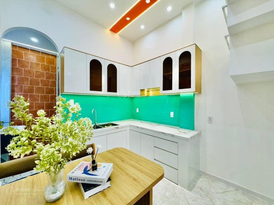 Nhà 2 lầu 24.7m2 hẻm xe hơi thông, ngay trục đường dương quảng hàm và nguyễn thái sơn