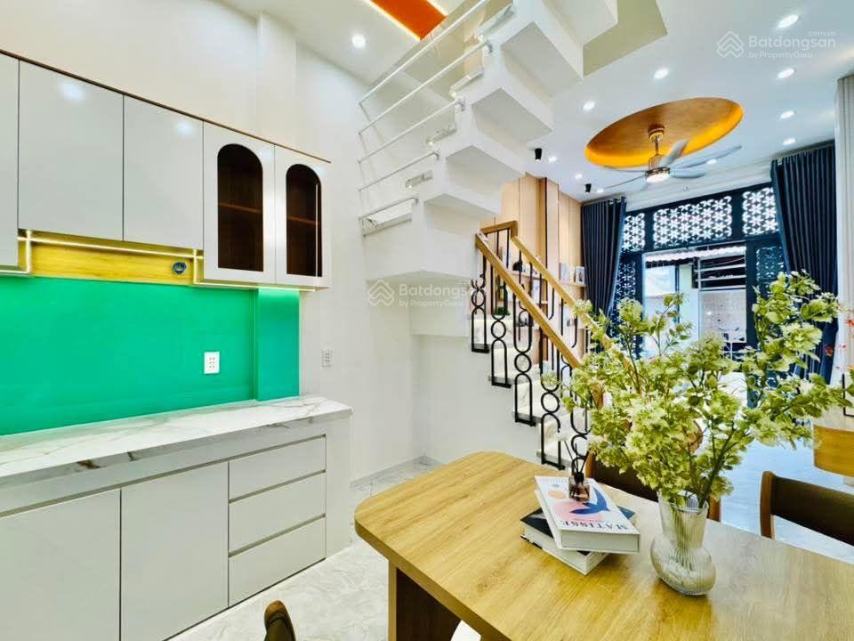 Nhà 2 lầu 24.7m2 hẻm xe hơi thông, ngay trục đường dương quảng hàm và nguyễn thái sơn