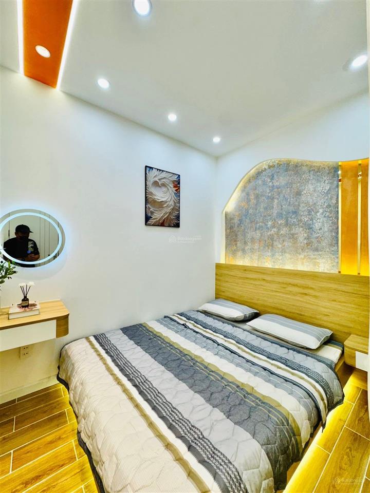 Nhà 2 lầu 24.7m2 hẻm xe hơi thông, ngay trục đường dương quảng hàm và nguyễn thái sơn