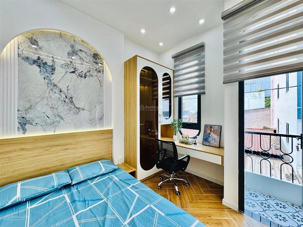 Nhà 2 lầu 24.7m2 hẻm xe hơi thông, ngay trục đường dương quảng hàm và nguyễn thái sơn