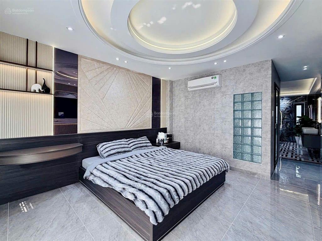 Nhà xây mới 5 tầng 60m2 hẻm xe hơi đường quang trung, gần emart 2
