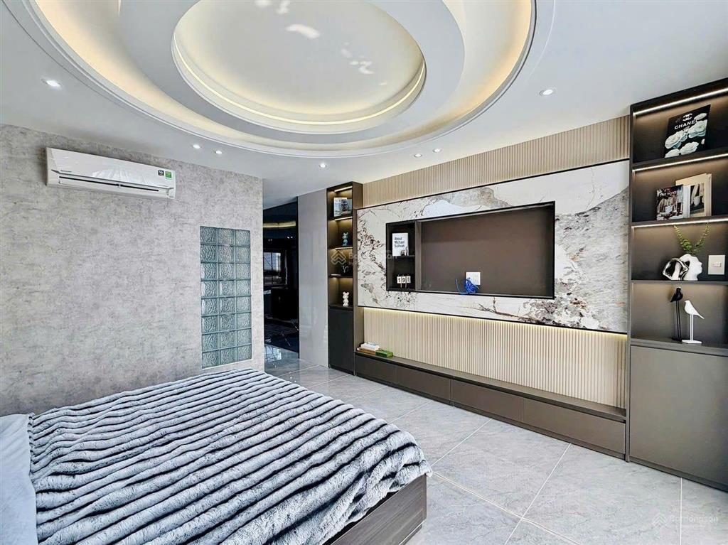 Nhà xây mới 5 tầng 60m2 hẻm xe hơi đường quang trung, gần emart 2