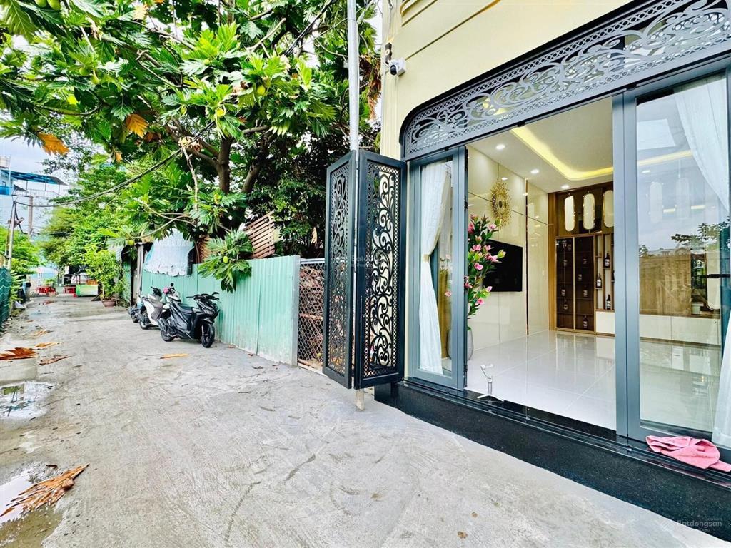 Siêu phẩm xây mới 4 tầng 64.6m² căn góc 2 mặt hẻm xe hơi, gần emart 2