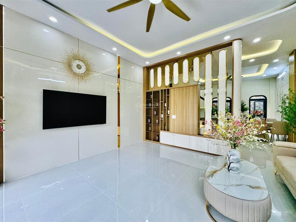 Siêu phẩm xây mới 4 tầng 64.6m² căn góc 2 mặt hẻm xe hơi, gần emart 2