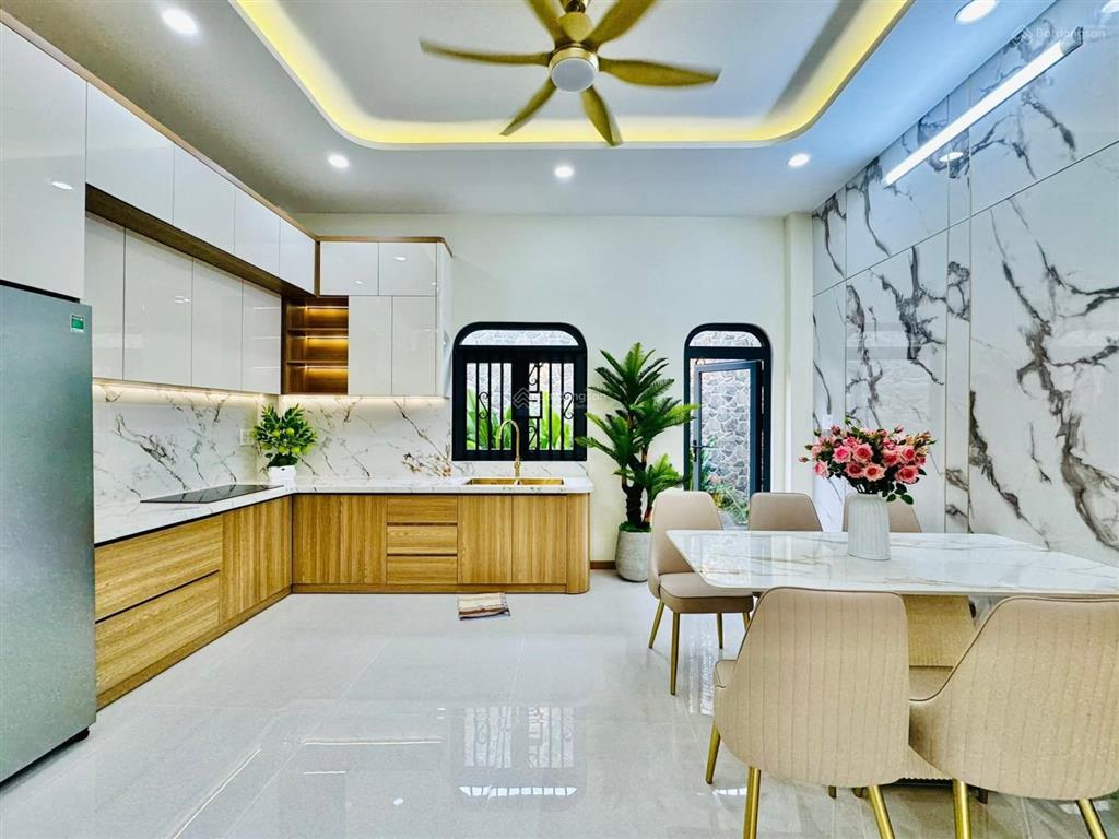 Siêu phẩm xây mới 4 tầng 64.6m² căn góc 2 mặt hẻm xe hơi, gần emart 2