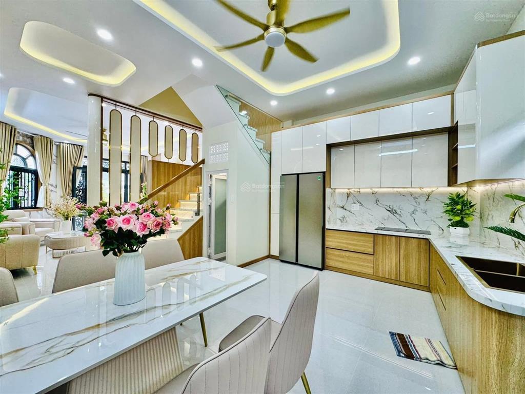 Siêu phẩm xây mới 4 tầng 64.6m² căn góc 2 mặt hẻm xe hơi, gần emart 2