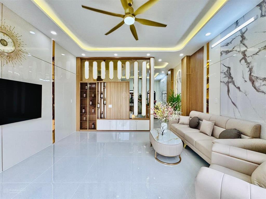 Siêu phẩm xây mới 4 tầng 64.6m² căn góc 2 mặt hẻm xe hơi, gần emart 2