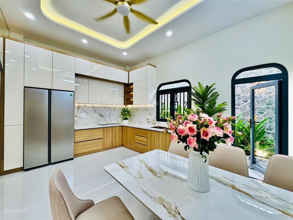 Siêu phẩm xây mới 4 tầng 64.6m² căn góc 2 mặt hẻm xe hơi, gần emart 2