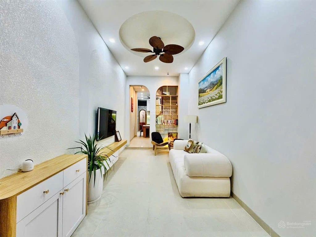 Bán lỗ giảm giá 550tr, nhà 2 lầu 52,7m2 hẻm xe hơi đường số 59, sát chợ thạch đà