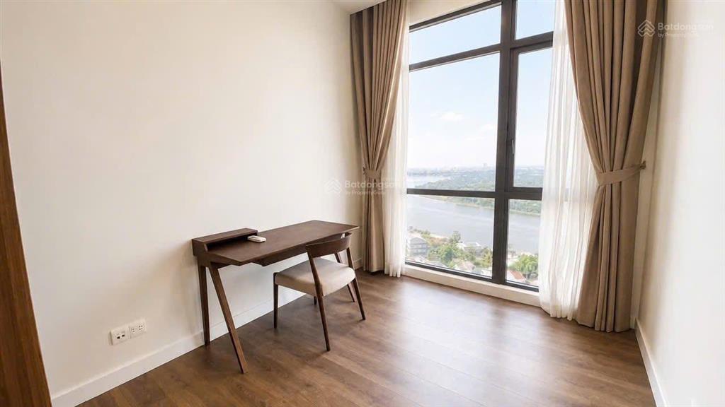 3pn full nội thất mới, 127m2, tầng cao view sông trống sẵn