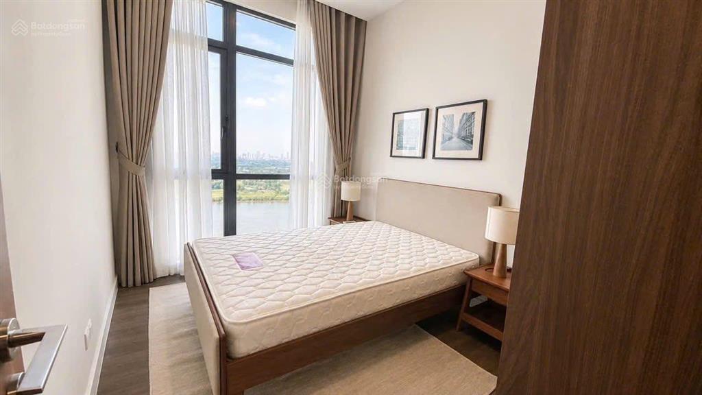 3pn full nội thất mới, 127m2, tầng cao view sông trống sẵn