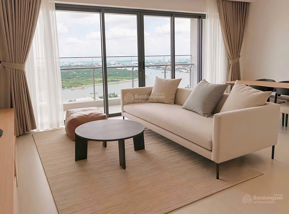 Cho thuê 4pn full nt, lầu cao view sông trống sẵn