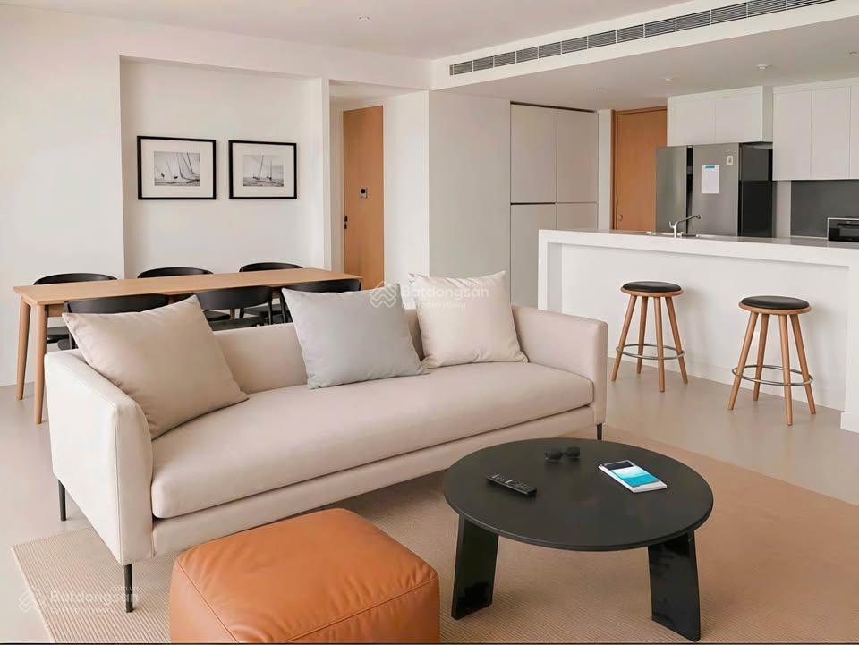 Cho thuê 4pn full nt, lầu cao view sông trống sẵn