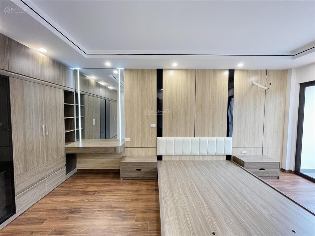 Hiếm  8,35 tỷ nhà phường phúc lợi  05 tầng thang máy  sang trọng ở luôn